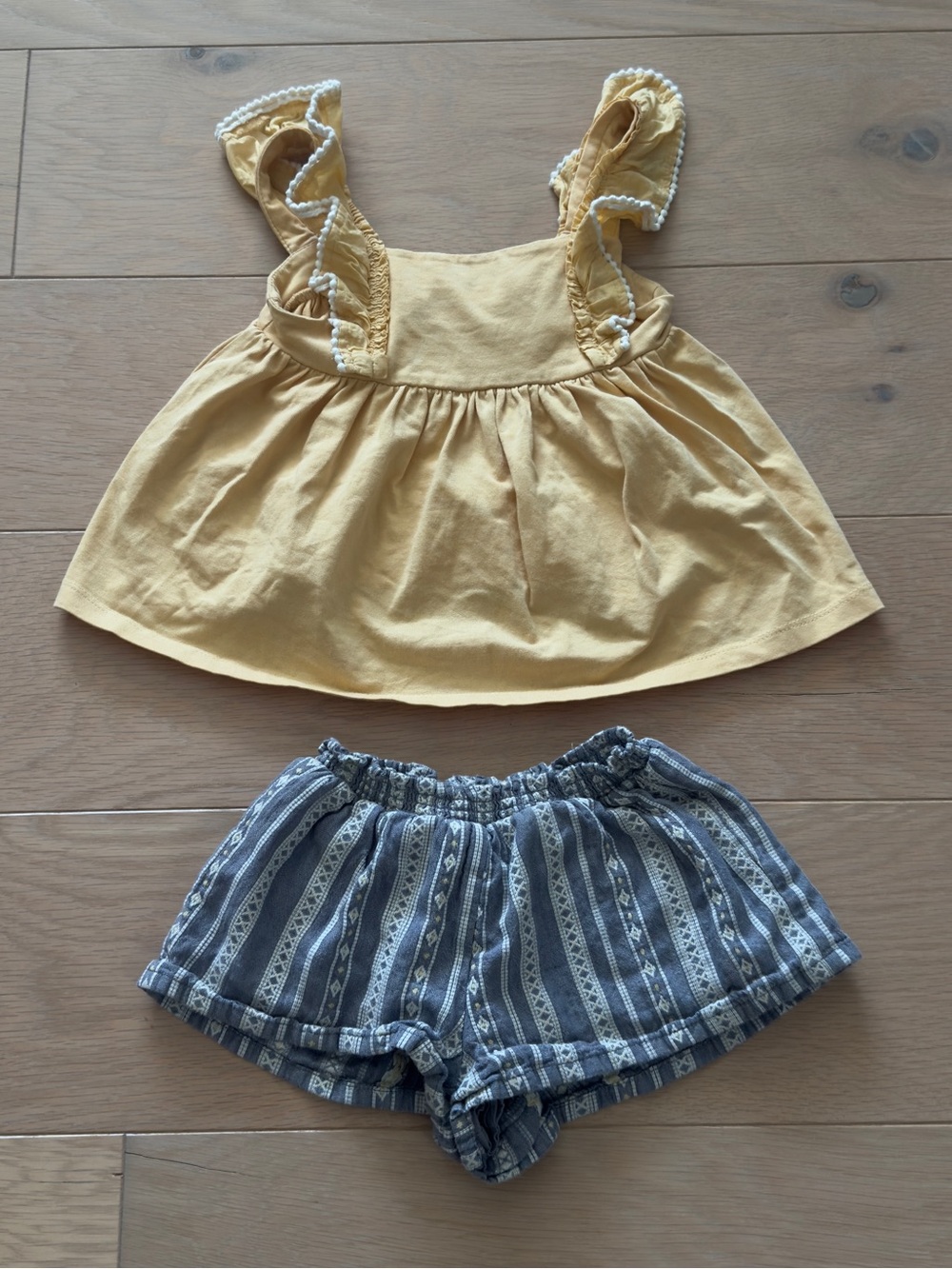 Tommy Bahama baby Girls 2pc Set Top shorts size 24 months